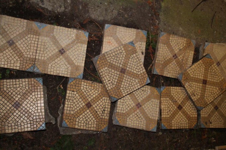 antike Bodenfliesen Gründerzeit mit Fries Fliesenspiegel Kacheln