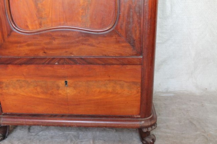 Silberschrank , Pfeilerkommode in Mahagoni Biedermeier um 1850